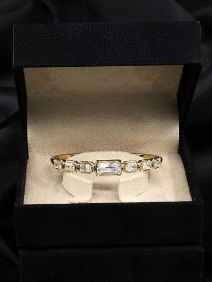 Zirkon Taşlı Dudak Detaylı Gold Kelepçe Bilezik