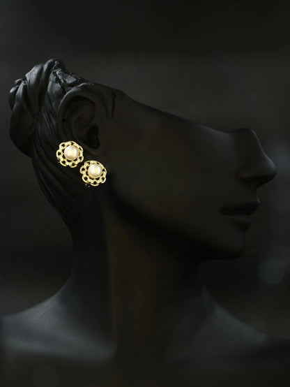 İnci ve Taş Detaylı Çiçek Görünüm Çelik Küpe