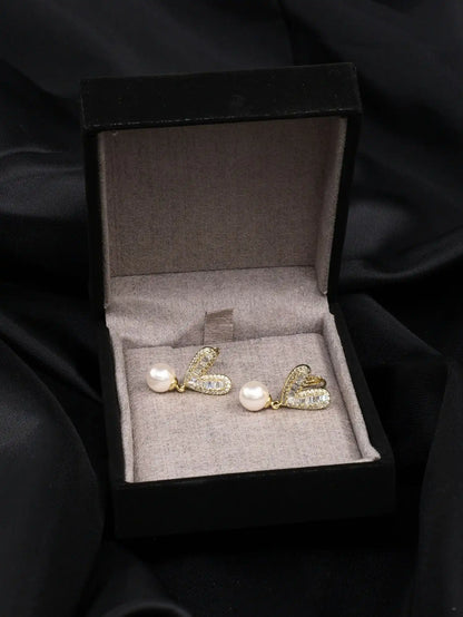 İnci ve Zirkon İşlemeli Kalp Çelik Küpe