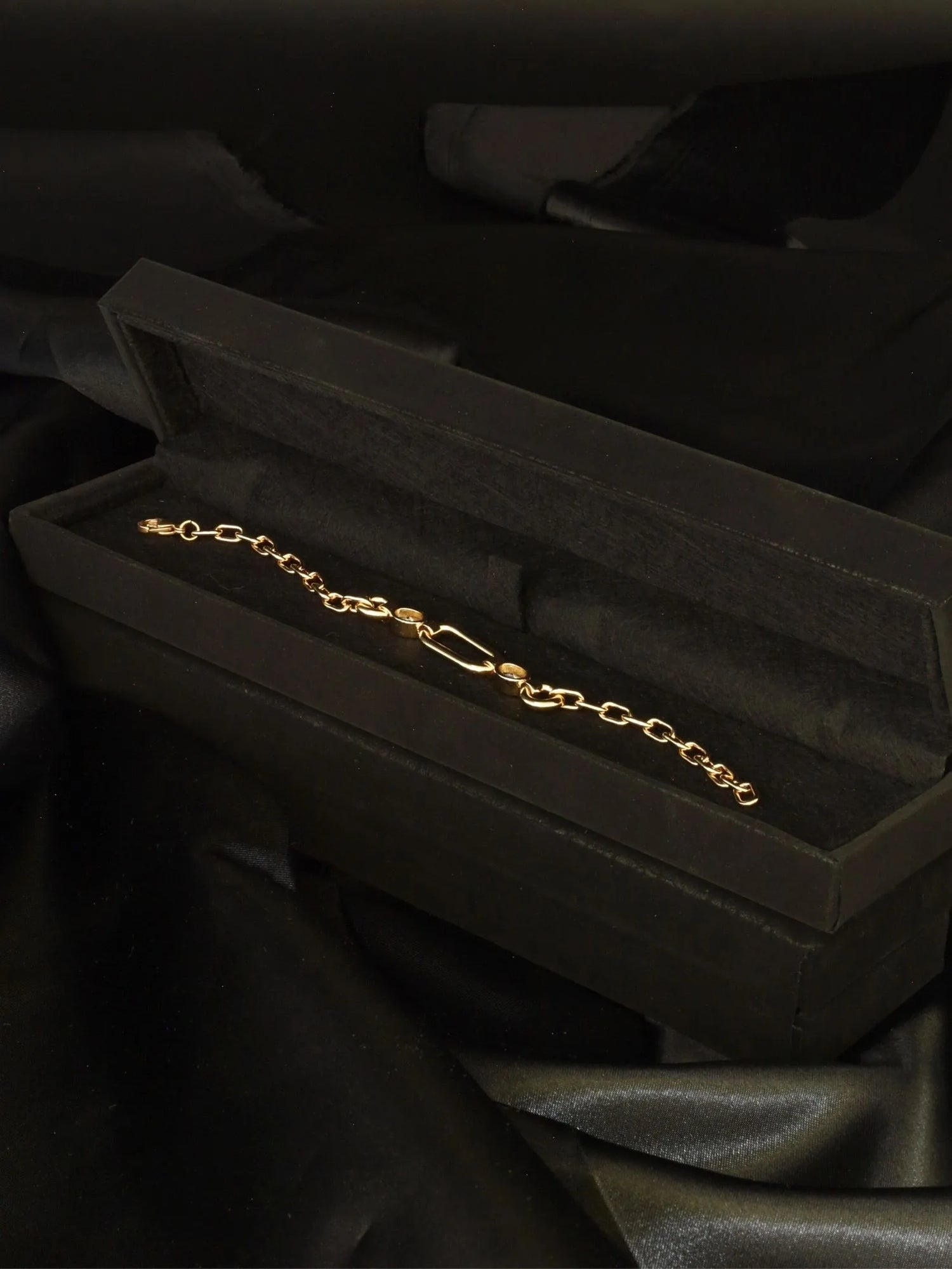 Oval Taş Detaylı Premium Çelik Zincir Bileklik