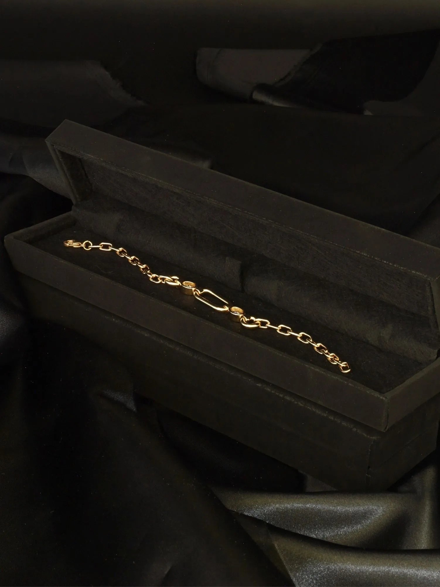 Oval Taş Detaylı Premium Çelik Zincir Bileklik